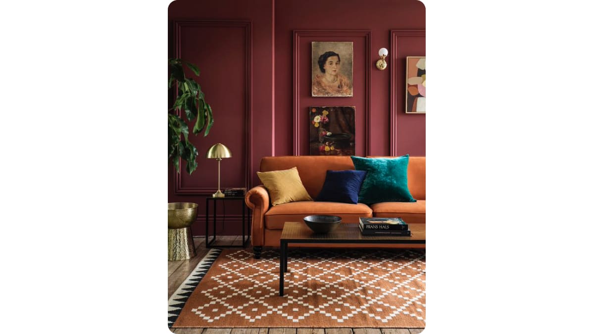 Гостиная в оранжево-сливовых тонах