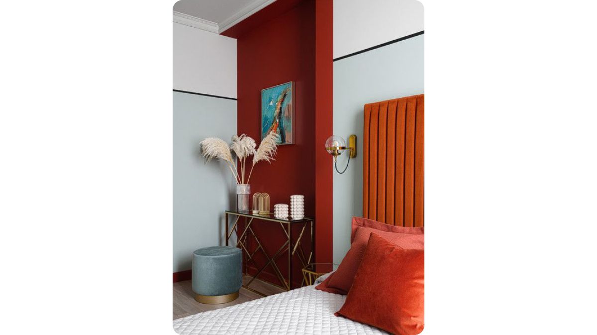 Сочетание красного и оранжевого в спальне