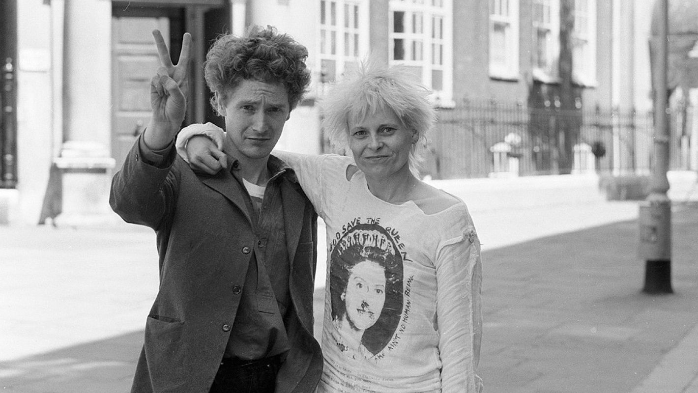 Мерч дизайнера Вивьен Вествуд и панк-группы Sex Pistols